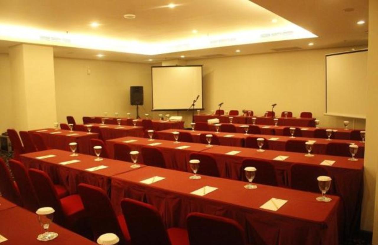 Brothers Inn Sukoharjo Kültér fotó